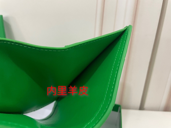 ボッテガヴェネタ財布コピー着用イメージ